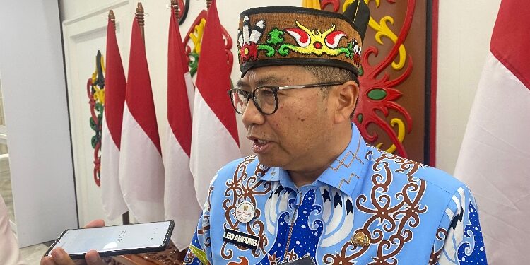 Plt Sekda Kalteng, Leonard S. Ampung.