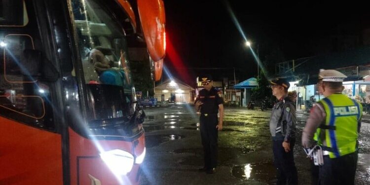 Foto:DOK/MATA KALTENG - Kegiatan ram cek di Terminal Patih Rumbih pada arus mudik tahun 2025.