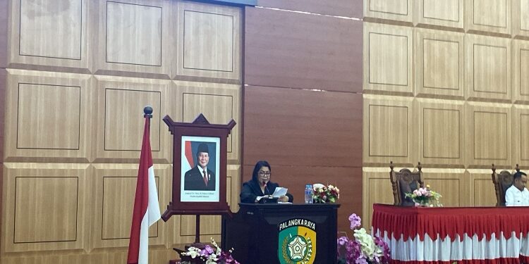 Wakil Ketua II DPRD Kota Palangka Raya, Nenie Adrianti Lambung.