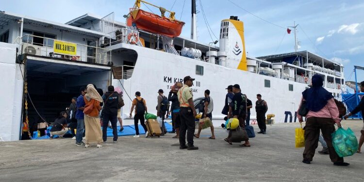 Foto:IST/MATA KALTENG - suasana keberangkatan penumpang di pelabuhan Sampit.
