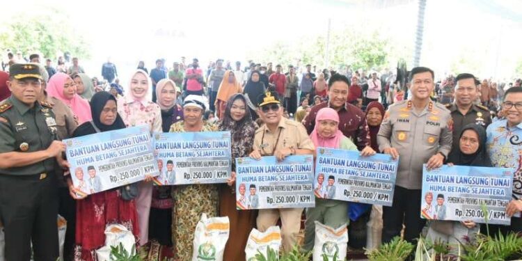 FOTO: IST/MATAKALTENG - Gubernur Serahkan Bantuan Pangan Presiden, BLT KHBS, dan Gerakan Pangan Murah Jelang Idulfitri dan Nyepi.