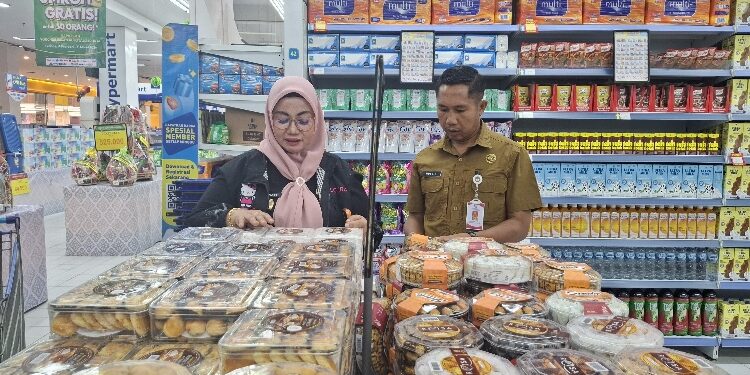 FOTO: DIAN/MATA KALTENG - Pemerimsaan pangan di ritel modern oleh Pemkab Kotim.