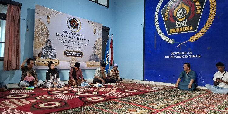 FOTO: DIAN/MATA KALTENG - Kegiatan buka bersama yang dibuka oleh Ketua PWI Kotim Siti Fauziah.