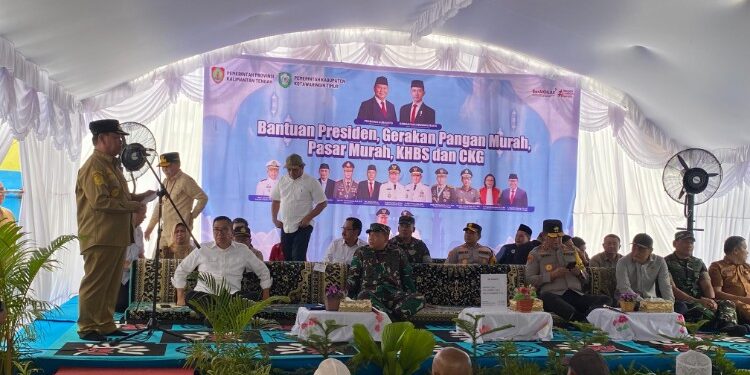 Foto:DIAN/MATA KALTENG - Pembagian sembako murah di Museum Kayu Sampit bersama Pemprov Kalteng, 16 Maret 2026.