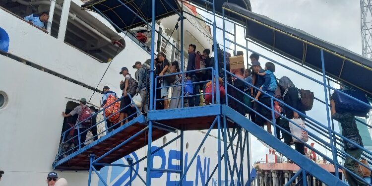 FOTO: IST/MATA KALTENG - Arus mudik di Pelabuhan Sampit, Rabu 18 Maret 2026.