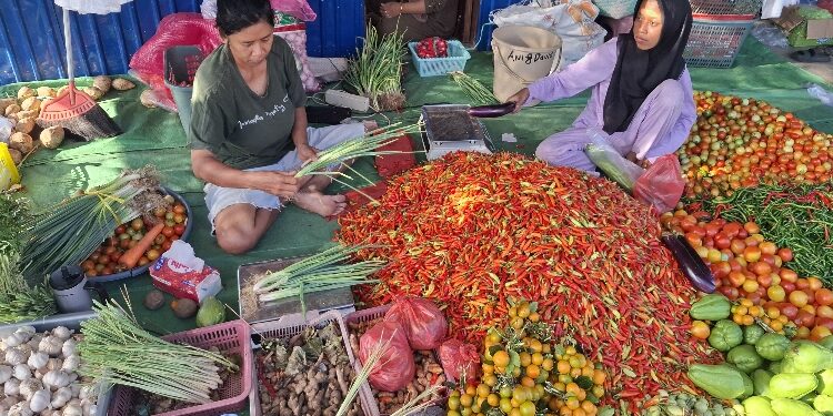FOTO: DIAN/MATA KALTENG - Pedagang cabai di Pasar Keramat Sampit.