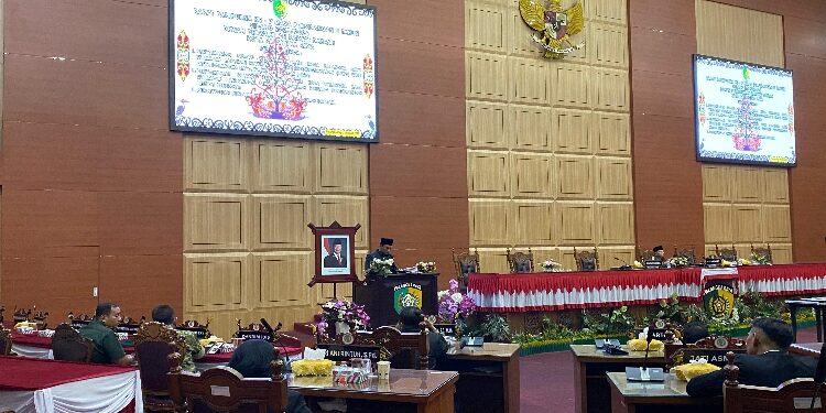 FOTO: NRA/MATAKALTENG - Wakil Wali Kota Palangka Raya, Achmad Zaini, saat menghadiri rapat paripurna ke-7 masa persidangan II tahun sidang 2026 kepada DPRD Kota Palangka Raya.