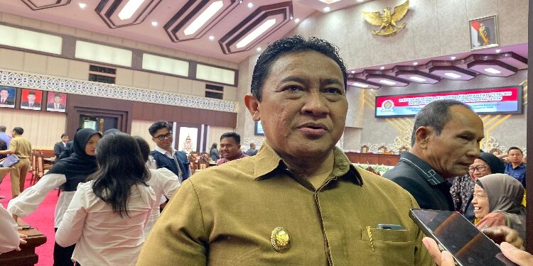 FOTO: NRA/MATAKALTENG - Wakil Gubernur, Edy Pratowo, usai menghadiri rapat paripurna DPRD Kalteng, Senin 30 Maret 2026.