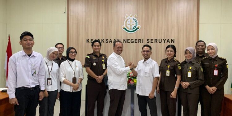 Foto: IST/MATA KALTENG - BPJS Ketenagakerjaan saat kickoff meeting bersama Kejaksaan Negeri Seruyan.