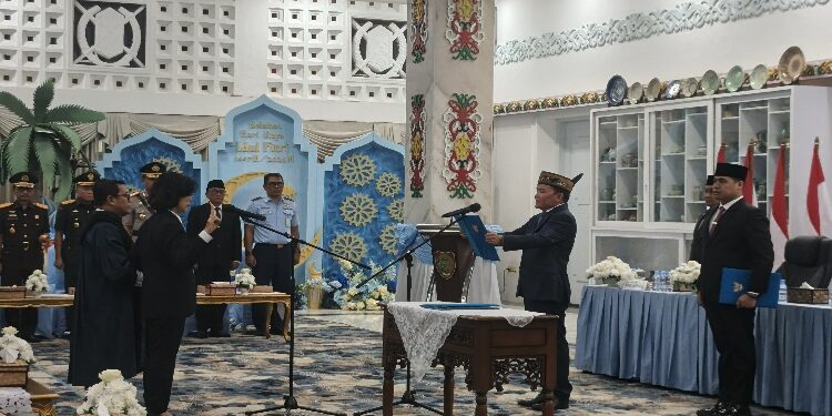 FOTO: NRA/MATAKALTENG - Gubernur Kalimantan Tengah Agustiar Sabran melantik dan mengambil sumpah janji jabatan Lina Victoria Aden sebagai Penjabat (Pj) Sekretaris Daerah Kalteng