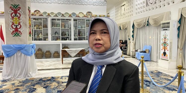 FOTO: NRA/MATAKALTENG - Kepala Badan Kepegawaian Daerah (BKD) Kalimantan Tengah, Lisda Arriyana, saat diwawancarai wartawan.