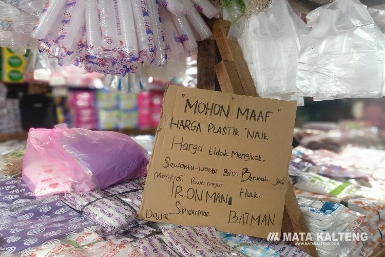 FOTO: IST/MATA KALTENG - Salah satu toko plastik di Kota Sampit.