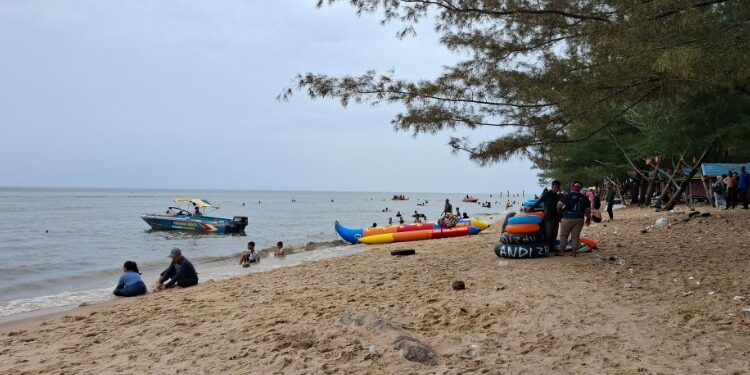 Foto:DOK/MATA KALTENG - Suasana pantai Ujung Pandaran Sampit.