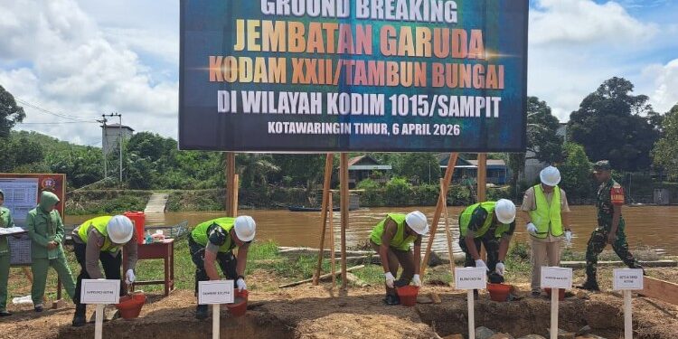 Foto:DIAN/MATA KALTENG - Ground Breaking Jembatan Garuda secara serentak di Wilayah Kodim 1015/Spt oleh Pangdam XXII/TB di Dusun Tandang, Desa Barunang Miri, Kecamatan Parenggean, Kotim, 6 April 2026.