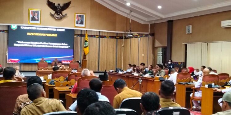 Foto:IST/MATA KALTENG - Suasama RDP terkait realisasi plasma sawit 20 persen di DPRD Kotim, 6 April 2026.