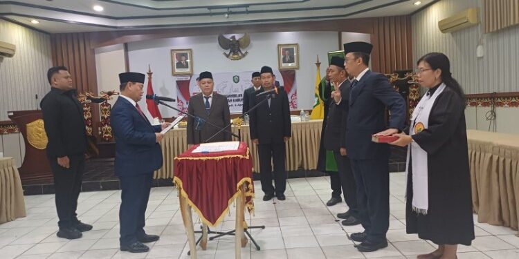 Foto:IST/MATA KALTENG - Pelantikan dan pengambilan sumpah/janji sejumlah pejabat di lingkungan Pemerintah Kabupaten Kotim, 6 April 2026.