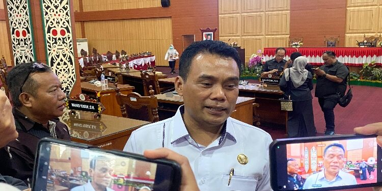 FOTO: NRA/MATAKALTENG - Wakil Wali Kota Palangka Raya, Achmad Zaini, saat diwawancarai wartawan.