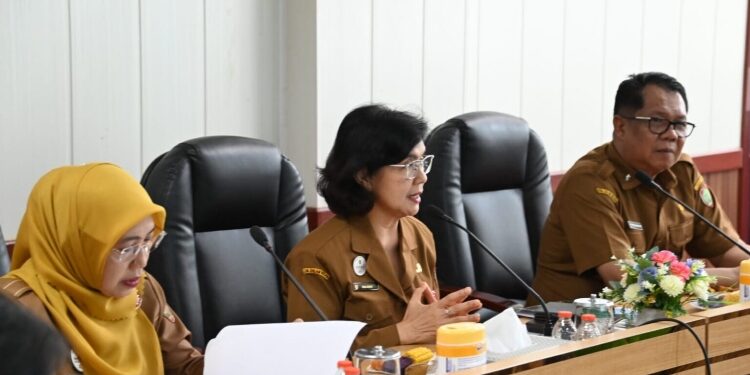 FOTO: IST/MATAKALTENG - Pj. Sekda Linae Victoria Aden memimpin Rapat Lanjutan Pembahasan Persiapan Peringatan Hari Jadi Ke-69 Provinsi Kalteng Tahun 2026, bertempat di Aula Bajakah, Lantai II Kantor Gubernur.
