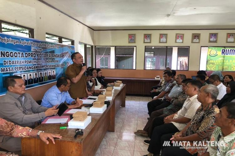 FOTO: NRA/MATAKALTENG - Juru bicara Dapil I, Khemal Nasery, saat menyampaikan laporannya.