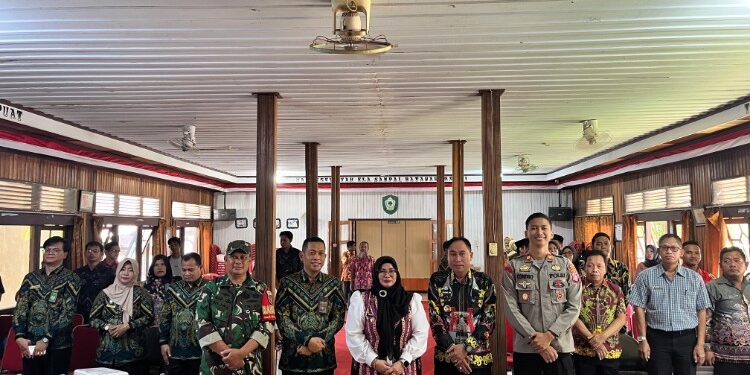 Foto:IST/MATA KALTENG - Pelaksanaan sidang di luar gedung oleh Pengadilan Agama Sampit Kelas IB di wilayah Kecamatan Parenggean, 17 April 2026.