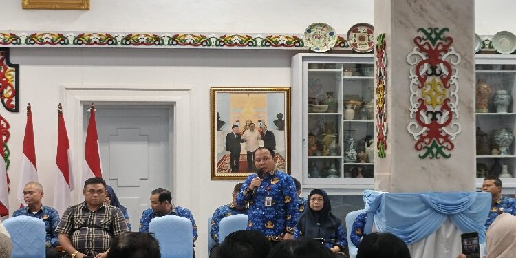 FOTO: NRA/MATAKALTENG - Plt. Kepala Dinas Energi dan Sumber Daya Mineral (ESDM) Provinsi Kalteng, Sutoyo, saat memberikan penjelasan.