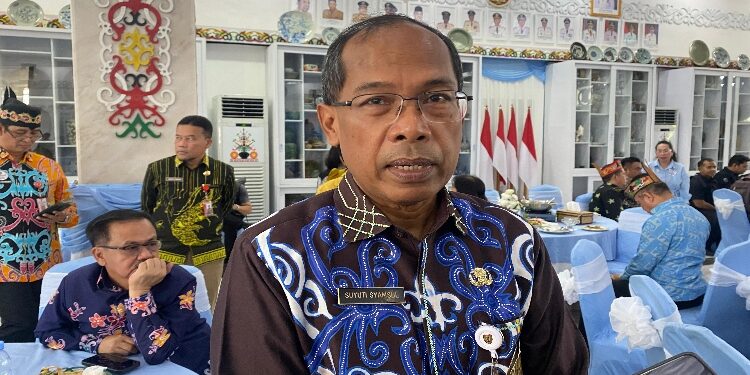 FOTO: NRA/MATAKALTENG - Kepala Dinas Kesehatan Kalteng Suyuti Syamsul, saat diwawancarai wartawan.