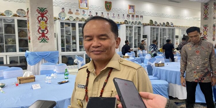 FOTO: NRA/MATAKALTENG - Gubernur Kalimantan Tengah Agustiar Sabran, saat diwawancarai wartawan.