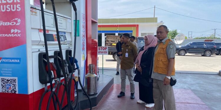 Foto:DOK/MATA KALTENG - Suasana di salah satu SPBU di Sampit.