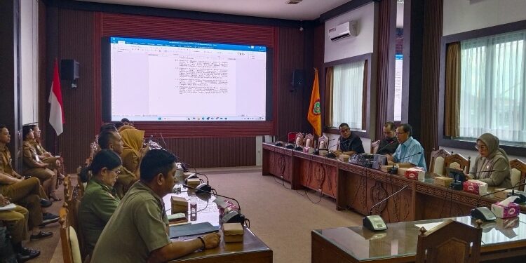 FOTO: IST/HUMAS DPRD - Rapat Pansus Penyelenggaraan Perpustakaan dan Penyelenggaraan Kearsipan, dalam rapat yang digelar di Ruang Rapat Komisi III DPRD Kalteng, Senin 20 April 2026.