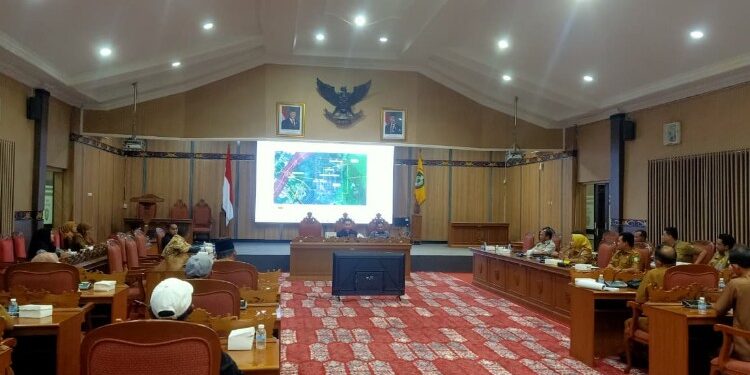 Foto:IST/MATA KALTENG - RDP Komisi I bersama eksekutif dan instansi terkait tentang pemetaan lahan di Kotim.