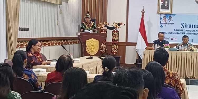Foto:IST/MATA KALTENG - Siraman rohani bagi umat Kristen Protestan dan Katolik yang digelar di lingkungan Pemkab Kotim, 23 April 2026.