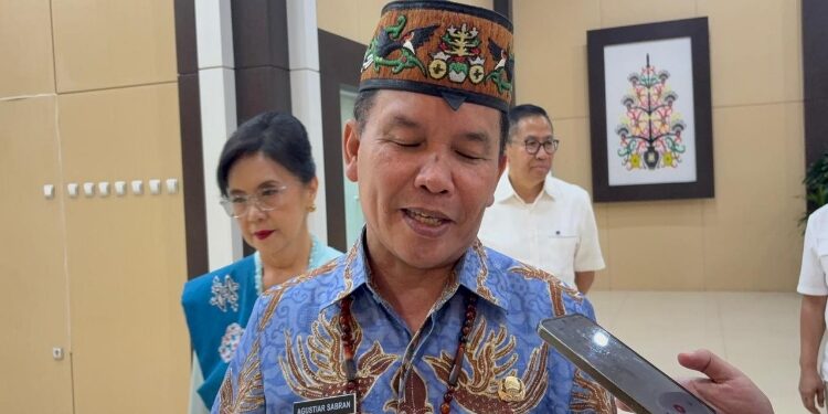 FOTO: IST/MATAKALTENG - Gubernur Kalimantan Tengah, Agustiar Sabran, saat diwawancarai wartawan.