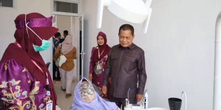 Foto:IST/MATA KALTENG - Cek kesehatan yang dilakukan di Puskesmas baru yang ada di mentaya seberang.