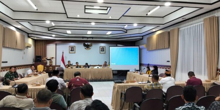 Foto:IST/MATA KALTENG - Rapat penyelesaian konflik terkait Gapoktanhut Bagendang Raya, Jumat, 24 April 2026, di Aula Setda Kotim.