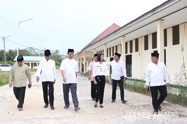 Bupati Kapuas Tinjau Rumah Potong Hewan di Desa Pulau Telo Baru