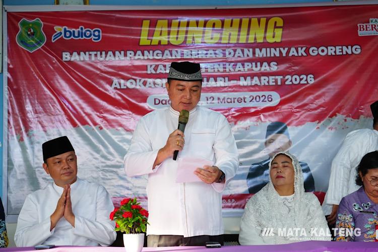 Wakil Bupati Kapuas Launching Bantuan Pangan Beras dan Minyak Goreng di Dadahup