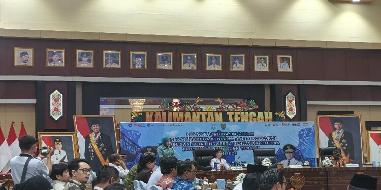 FOTO: NRA/MATAKALTENG - Ketua TP PKK Provinsi Kalimantan Tengah, Aisyah Thisia Agustiar Sabran, membacakan sambutan.
