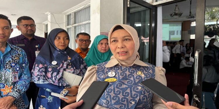 FOTO: IST/MATAKALTENG - Kepala Badan Pengembangan Sumber Daya Manusia (BPSDM) Kalteng, Nunu Andriani, saat diwawancarai wartawan.