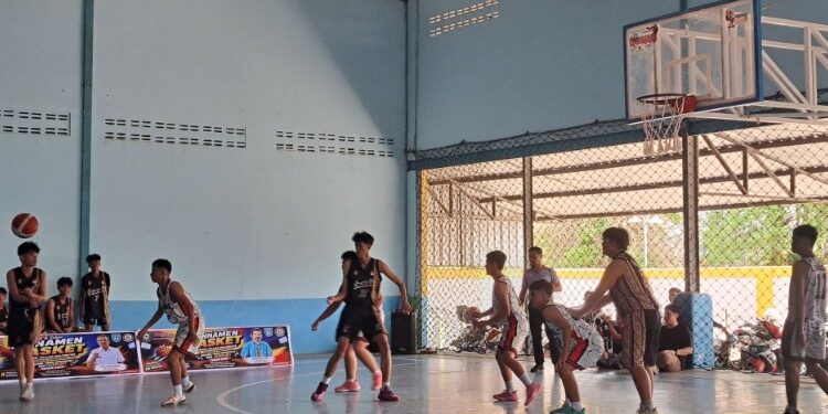 Foto:DIAN/MATA KALTENG - Turnamen Bola Basket Antar Pelajar tingkat SMA/SMK/MA se-Kotim, Rabu, 6 Mei 2026.