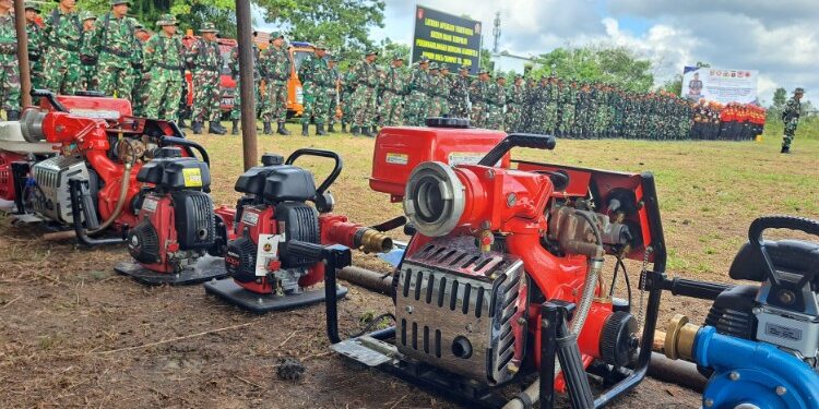Foto:DIAN/MATA KALTENG - Latihan Aplikasi Teritorial Sistem Blok Terpilih Penanggulangan Bencana Kebakaran Hutan dan Lahan (Karhutla) Tahun Anggaran 2026 Kodim 1015 Sampit, 7 Mei 2026.
