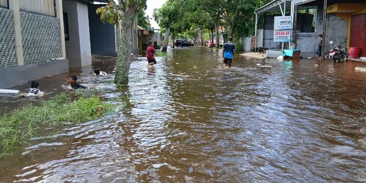 Foto:IST/MATA KALTENG - Kondisi banjir di Kota Sampit pasca diguyur hujan lebat.