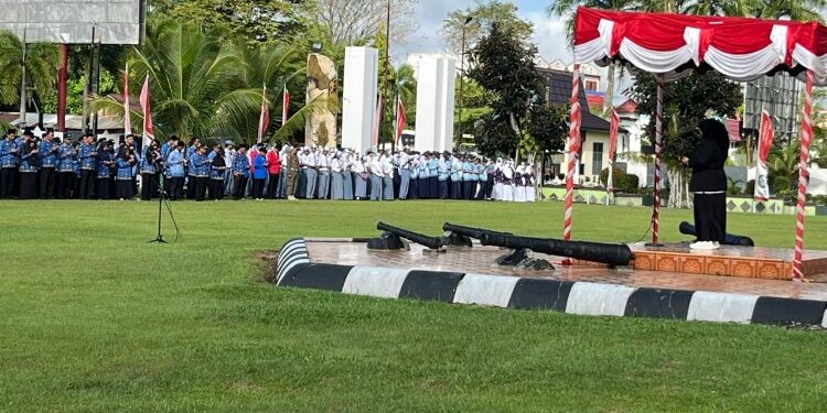Foto:IST/MATA KALTENG - Upacara peringatan Hari Pendidikan Nasional di Kotim, 11 Mei 2026.