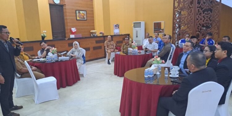 Foto:DIAN/MATA KALTENG - Pertemuan antara Pemerintah Kabupaten Kotim bersama Area Manager Super Air Jet dalam rangka sosialisasi dan promosi penerbangan baru di Rumah Jabatan Bupati Kotim, 19 Mei 2026.
