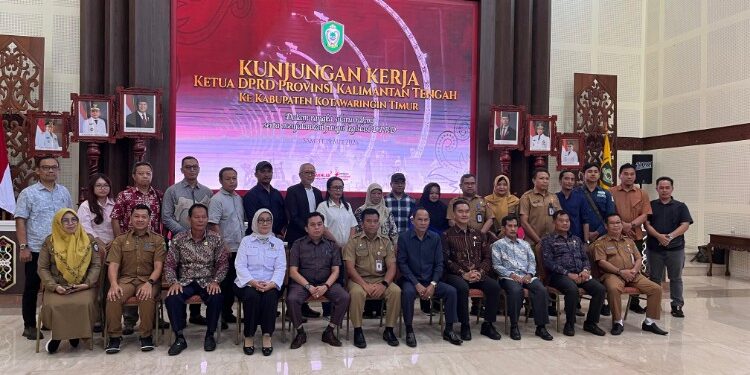Foto:IST/MATA KALTENG - Kunjungan Kerja Ketua DPRD beserta seluruh anggota Komisi II DPRD Provinsi Kalteng dengan Bupati Kotim, di Rujab Bupati, 19 Mei 2026.