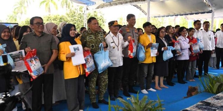 FOTO: IST/MATAKALTENG - Gubernur Agustiar Sabran secara resmi membuka kegiatan Pasar Murah Spesial Hari Jadi Ke-69 Provinsi Kalteng Tahun 2026 bagi Mahasiswa di Halaman Istana Isen Mulang Palangka Raya, Rabu 20 Mei 2026.