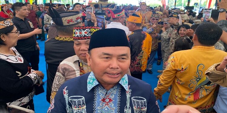 FOTO: NRA/MATAKALTENG - Sugianto Sabran usai menghadiri rangkaian peringatan Hari Jadi ke-69 Provinsi Kalimantan Tengah di Halaman Kantor Gubernur, Sabtu 23 Mei 2026.