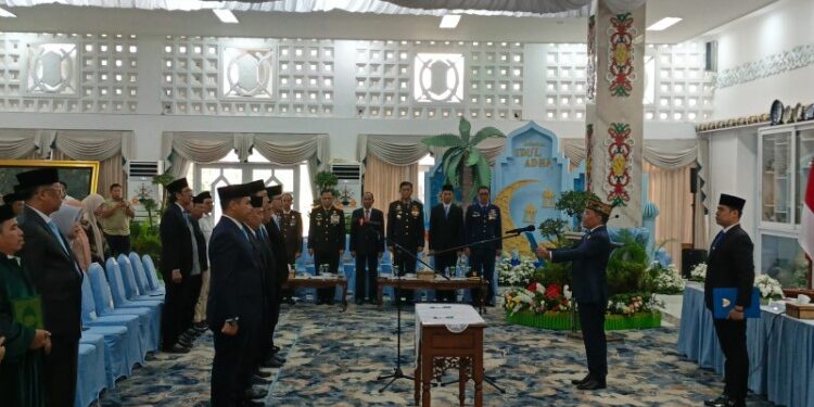 FOTO: NRA/MATAKALTENG - Gubernur Kalteng, Agustiar Sabran resmi melantik 6 Pejabat Pimpinan Tinggi Pratama.