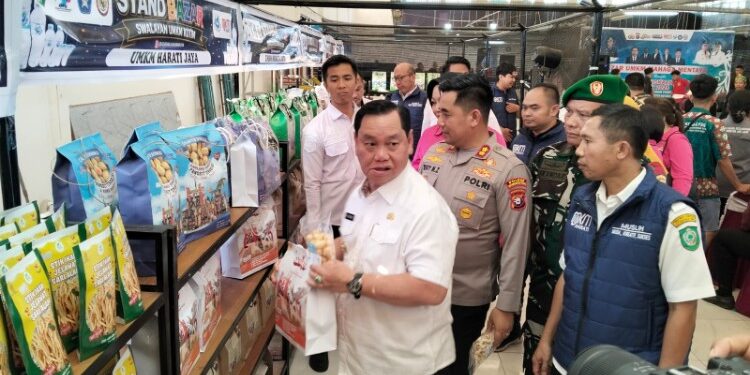 Foto:IST/MATA KALTENG - Pembukaan Bazar UMKM di Swalayan UMKM Sampit, 10 Juni 2026.