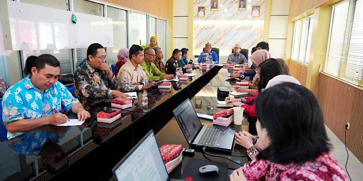 FOTO: IST - Suasana Rapat Pembahasan Penawaran Kerja Sama Daerah antara Pemerintah Provinsi Kalimantan Tengah dan Pemerintah Provinsi Kalimantan Selatan.