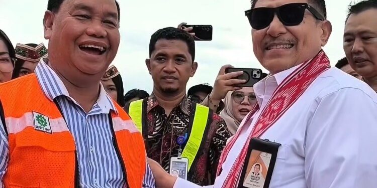 Foto:Bupati Kotim Halikinnor saat sambut kedatangan Otban dalam penerbangan perdana Super Air Jet di Bandara H Asan Sampit, 12 Juni 2026.